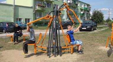 Zewnętrzne siłownie rekreacyjne w Przysiersku i Budyniu 2014