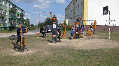 Zewnętrzne siłownie rekreacyjne w Przysiersku i Budyniu 2014