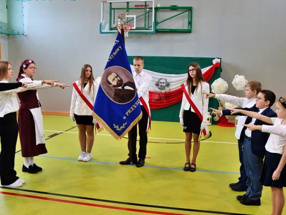 Uroczystość w szkole w Przysiersku