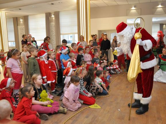 Mikołajki i kiermasz bożonarodzeniowy. Święta coraz bliżej