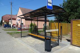 Przystanek autobusowy.