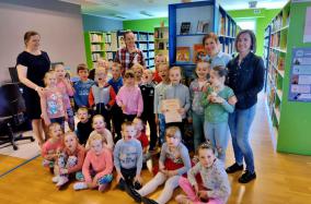 Przedszkolaki w bibliotece