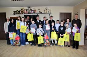 Uczestnicy turnieju wiedzy pożarniczej.