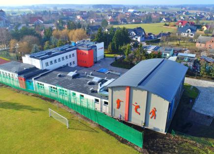 Szkoła Podstawowa w Przysiersku z drona
