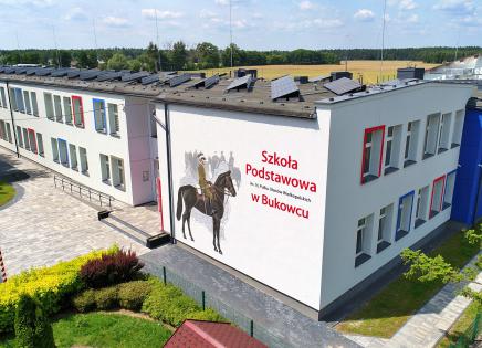 Kompleks sportowy przy szkole w Bukowcu z zagospodarowaniem terenu i instalacją fotowoltaiczną