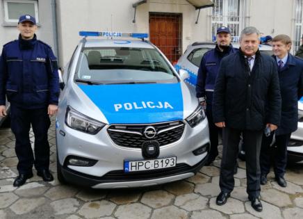 Nowy radiowóz dla policjantów z Bukowca