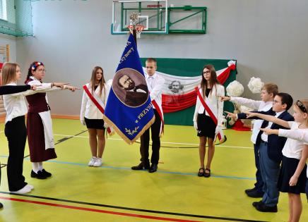 Uroczystość w szkole w Przysiersku