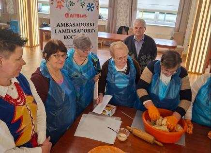 Bałabunowa biesiada i papierowe lampiony w klubie „Senior+” w Bukowcu