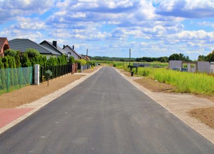 Asfalt na kolejnych drogach w gminie Bukowiec. Samorząd inwestuje w poprawę komfortu i bezpieczeństwa
