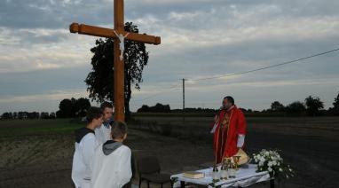 Poświęcenie krzyża w Stążkach - Parafia Polskie Łąki