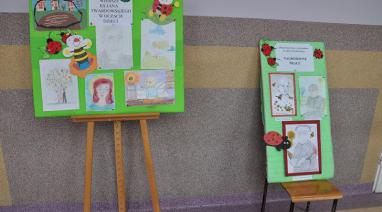 Uroczystość odsłonięcia pamiątkowej tablicy w szkole w Różannie 2015