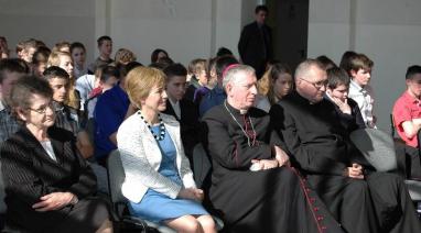Wizytacja Księdza Biskupa w gimnazjum w Korytowie 2016 - Parafia Polskie Łąki