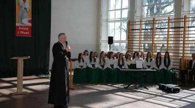 Wizytacja Księdza Biskupa w gimnazjum w Korytowie 2016 - Parafia Polskie Łąki