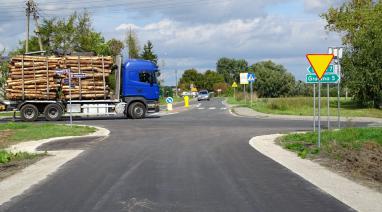 Gmina Bukowiec wysoko w dwóch październikowych rankingach samorządowych - droga w Różannie