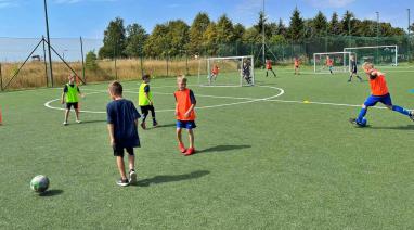 Młodzi piłkarze szlifowali umiejętności podczas obozu w Cekcynie 2022