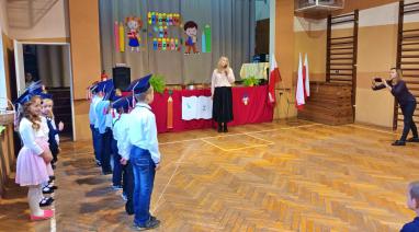 Pierwszoklasiści ze szkoły w Różannie już po pasowaniu 2022