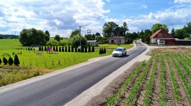 Asfaltem do Jarzębieńca w gminie Bukowiec. Kolejna droga gotowa 2024