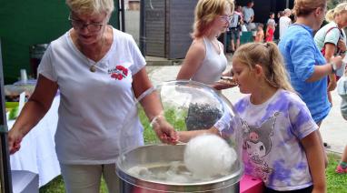 Kolorowy piknik wakacyjny dla dzieci w Bukowcu 2024