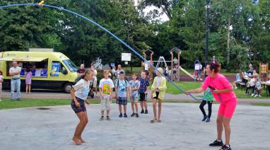 Kolorowy piknik wakacyjny dla dzieci w Bukowcu 2024