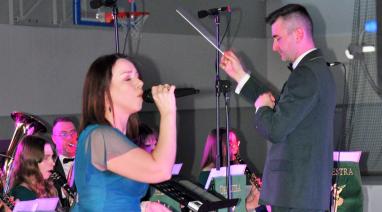 „Powitanie wiosny” w Bukowcu. Zagrała orkiestra dęta ze Świecia, wystąpiły mażoretki 2025
