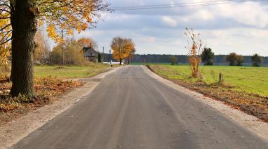 Wygodniej z Kawęcina do Bramki. Dywanik asfaltowy na kolejnej drodze gminnej 2025 Wygodniej z Kawęcina do Bramki. Dywanik asfaltowy na kolejnej drodze gminnej 2025