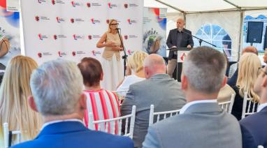 Nowe ogrodzenie boiska piłkarskiego w Przysiersku. Gmina Bukowiec pozyskała dofinansowanie 2026